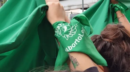 Feministas reemplazan bandera de México con la del aborto en Congreso de Quintana Roo [FOTOS]
