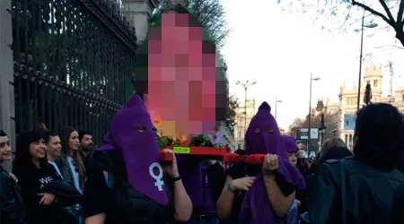 Feministas realizan procesión blasfema en Madrid por Día de la Mujer
