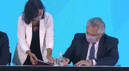 Presidente Fernández promulga la ley del aborto en Argentina