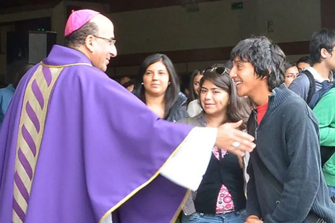 Arzobispo chileno dona herencia familiar para becar a jóvenes universitarios