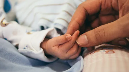 Disminución de nacimientos reducirá población mundial a la mitad el 2100, dice estudio