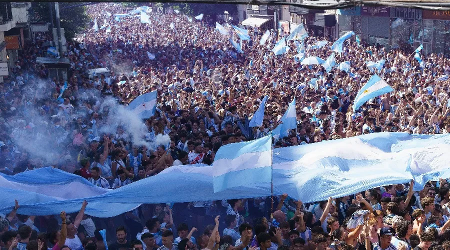 Una multitud salió a las calles para recibir a la selección argentina. Crédito: Shutterstock?w=200&h=150