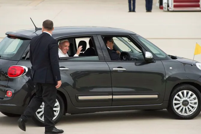 Subastarán auto que usó el Papa Francisco en su visita a Estados Unidos