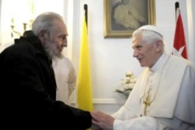 P. Lombardi explica extensa reunión del Papa con Fidel y niega encuentro con Chávez