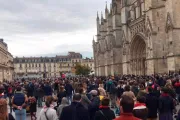 Miles de católicos piden en vigilias reanudar las Misas públicas en Francia