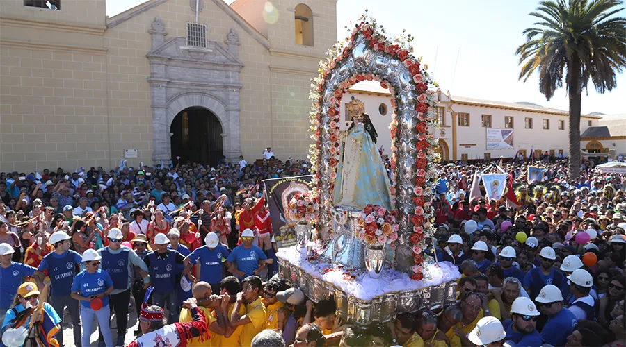 VIDEO: Unos 100 mil fieles celebran a la Virgen del Rosario de Andacollo en Chile