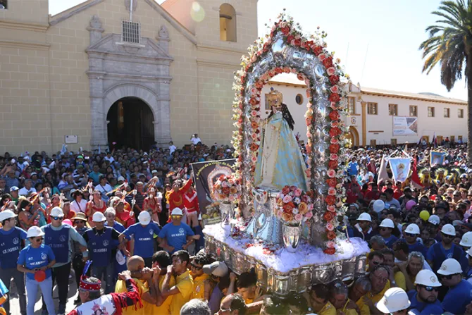 VIDEO: Unos 100 mil fieles celebran a la Virgen del Rosario de Andacollo en Chile