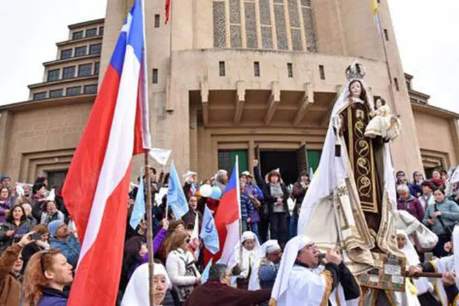 FOTOS: Miles celebraron a la Virgen del Carmen en Chile