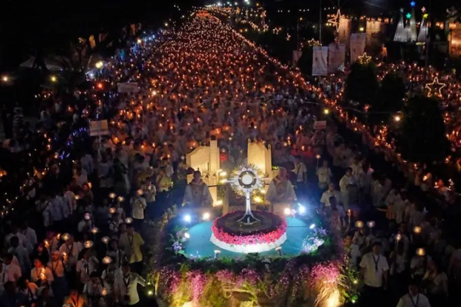 VIDEO y FOTOS: Dos millones reunidos en la procesión eucarística más grande de la historia