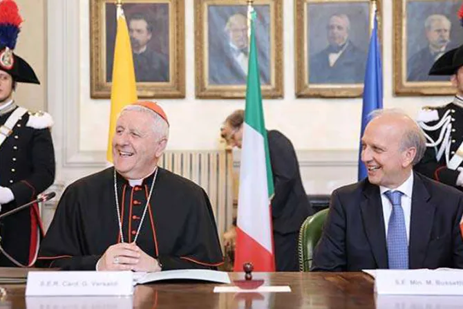 Vaticano firma acuerdo con Italia para reconocimiento de estudios eclesiásticos