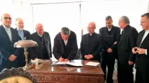 Firma del decreto que convoca a Congreso Eucarístico 2018  /  Crédito: Comunicaciones Congreso Eucarístico