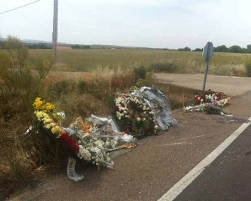 Arreglos florales en zona del accidente. Foto: Europa Press?w=200&h=150