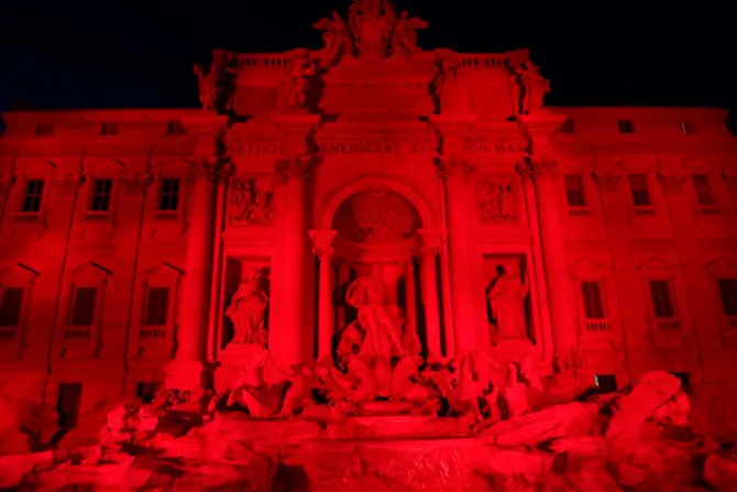 Roma: Fontana di Trevi se tiñó de rojo por la sangre de mártires cristianos