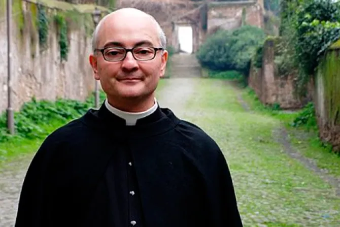 Famoso exorcista Fortea publica libro sobre vestiduras litúrgicas y su simbolismo espiritual