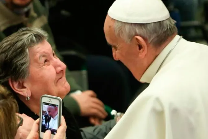 El regalo del Papa Francisco que sorprendió a una pareja de ancianos