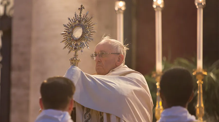 Papa Francisco presidiendo la Solemnidad del Corpus Christi 2017 en Roma / Crédito: Daniel Ibañez (ACI Prensa)?w=200&h=150