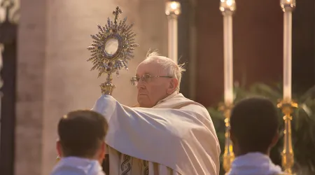 Eucaristía es “sacramento de la memoria” del amor de Dios, dice el Papa en Corpus Christi