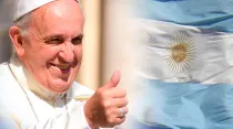 Papa Francisco. Foto: Daniel Ibáñez - ACI Prensa / Bandera de Argentina: Wikipedia / Beatrice Murch (CC-BY-SA-2.0)