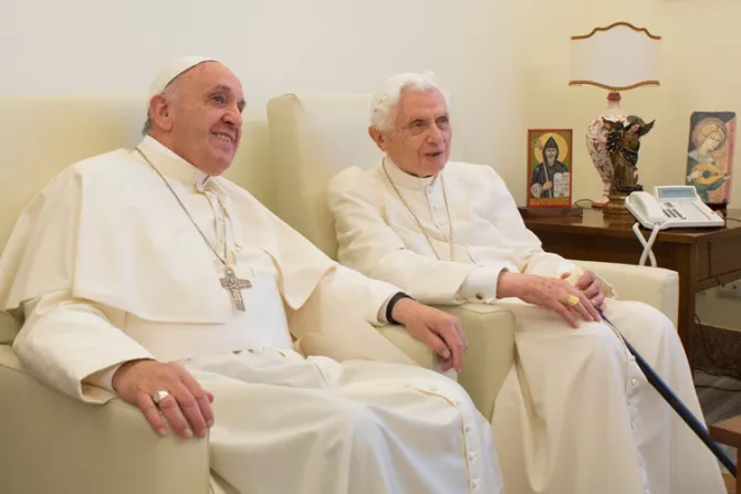 Papa Francisco visita a Benedicto XVI para desearle un buen verano en Castel Gandolfo