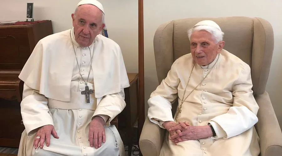 El Papa Francisco con Benedicto XVI en su visita del 15 de abril de 2019 - Foto: Vatican Media / ACI Prensa?w=200&h=150