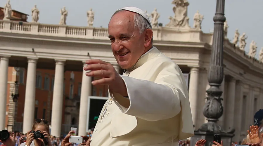 Papa Francisco: Nuestro desafío es que ardan los corazones con el amor de Dios