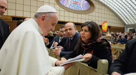 Papa Francisco recibe a pro-vida que denuncia avance del lobby del aborto en Chile