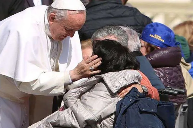 Papa Francisco: No hay nadie tan pobre que no tenga algo para compartir