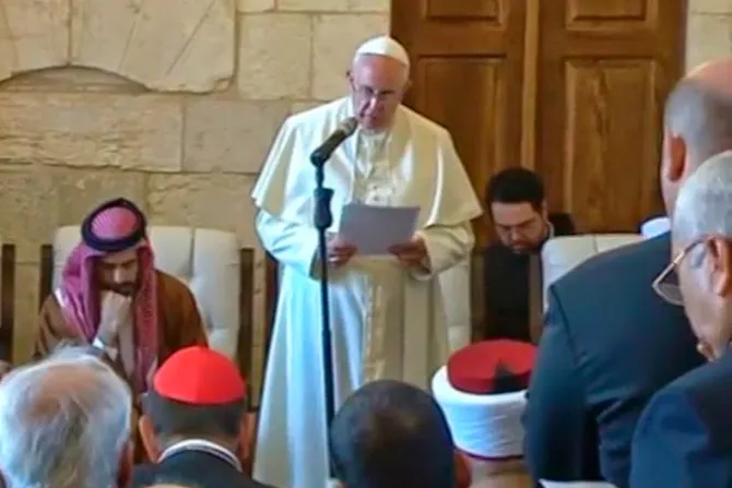 [VIDEO] Que nadie use el nombre de Dios para la violencia, llama el Papa Francisco en discurso al Gran Mufti