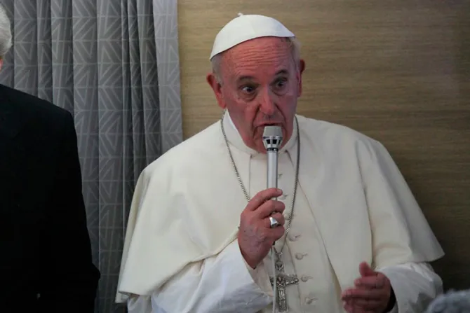 TEXTO: Rueda de prensa con el Papa Francisco en el avión de regreso a Roma desde África