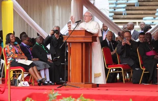 Foto : El Papa Francisco dando un discurso en encuentro con ju00f3venes de Kenia / Cru00e9dito : Martha Calderu00f3n (ACI Prensa)  Martha Calderu00f3n (ACI Prensa)