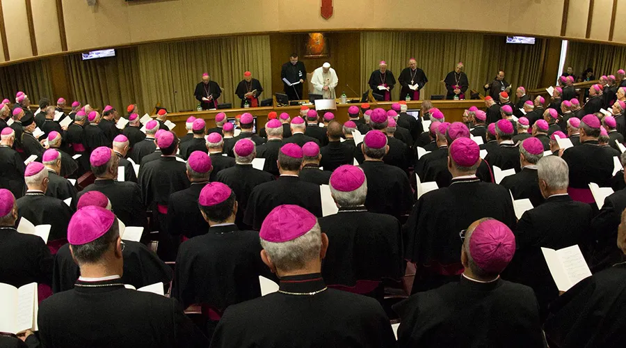 Papa Francisco con los obispos de la Conferencia Episcopal Italiana / Foto: L'Osservatore Romano?w=200&h=150