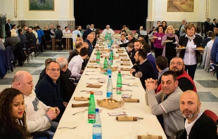 Almuerzo del Papa Francisco con ju00f3venes reclusos en Turu00edn. Foto: L'Osservatore Romano. 