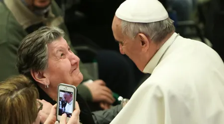 ¡Sorpresa! El Papa deja el Vaticano y visita a una anciana en su casa de Roma