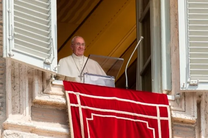 Papa Francisco: Los Santos son los que viven la gracia del Bautismo e imitan a Jesús