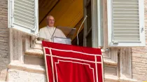 El Papa reza el Ángelus. Foto: L'Osservatore Romano