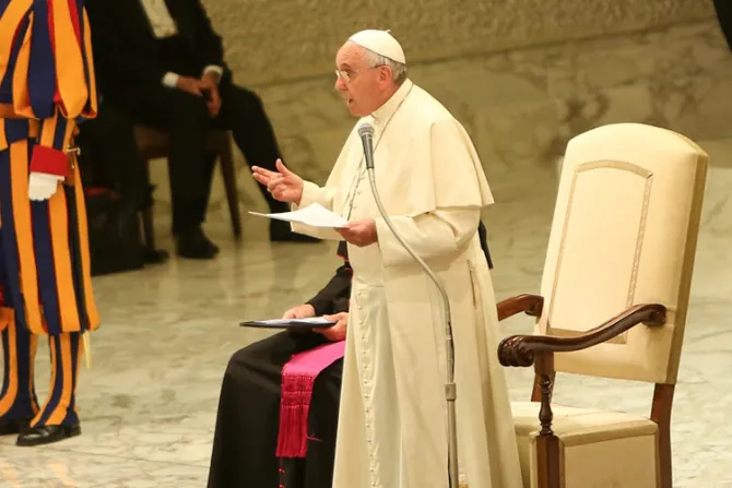 Papa Francisco advierte: El dinero ayuda, pero puede arruinar la misión de la Iglesia