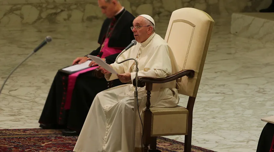 El Papa habla en el Aula Pablo VI. Foto: Bohumil Petrik / ACI Prensa?w=200&h=150