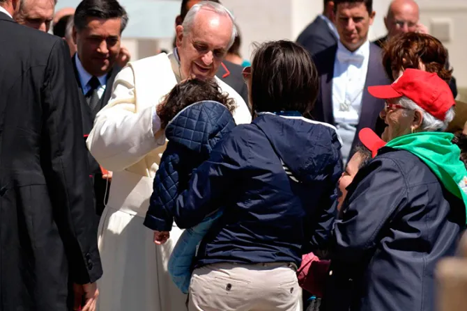 El Papa Francisco felicita a las madres en el día de su fiesta