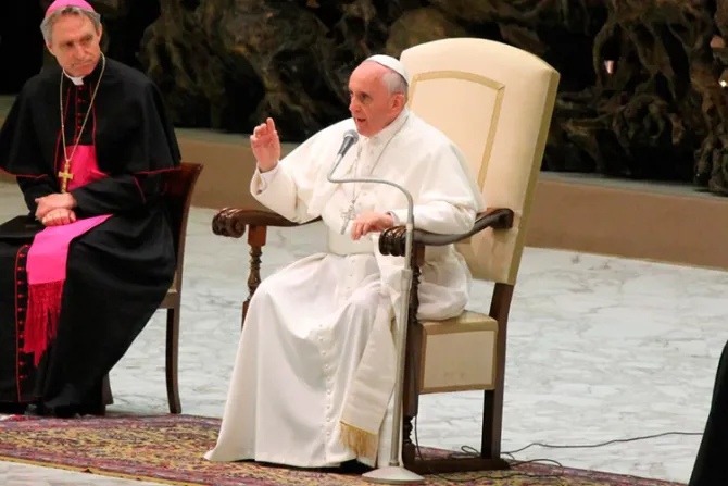 Papa Francisco: En la Iglesia la única autoridad es el servicio y el único poder la cruz