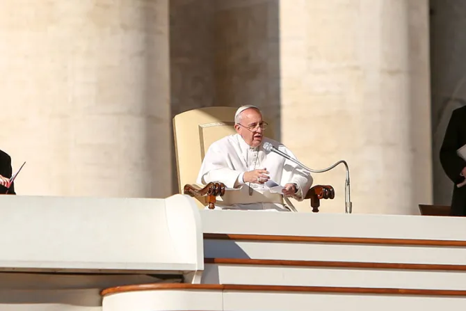 El trabajo no debe ser mecanismo perverso de ganar dinero contra la persona, dice el Papa