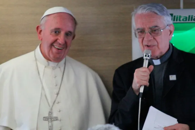 ¿Qué dijo el Papa Francisco sobre el SIDA y el preservativo de regreso de África?