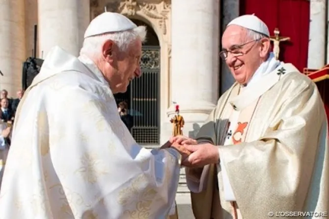 Papa Francisco llama a Benedicto XVI para felicitarle en su onomástico