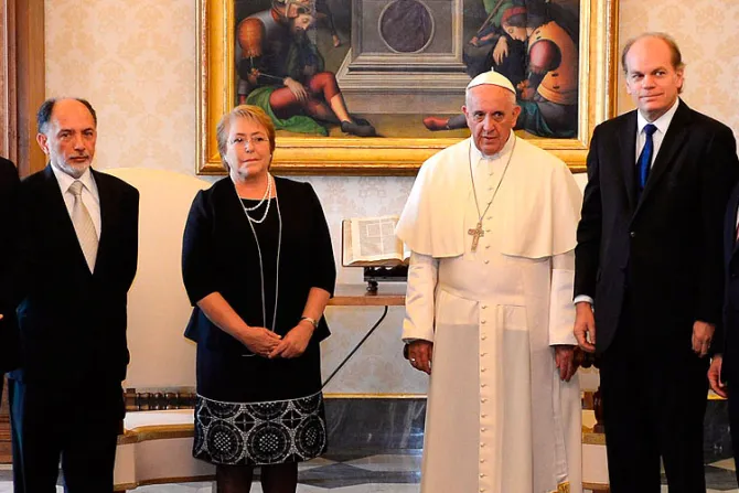 Papa Francisco recibe a Bachelet en medio del debate sobre aborto en Chile