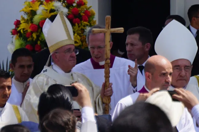 ¿Por qué el Papa Francisco usó un báculo de madera en su Misa en Guayaquil?
