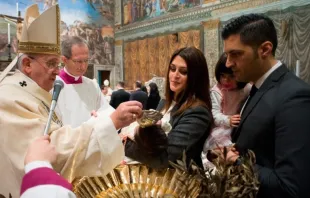 Papa Francisco celebra bautizos en la Capilla Sixtina (imagen referencial) / Crédito: L'Osservatore Romano 