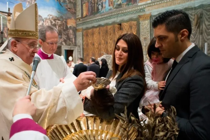Obispo italiano suspende la designación de padrinos de Bautismo: “Elegidos por interés”