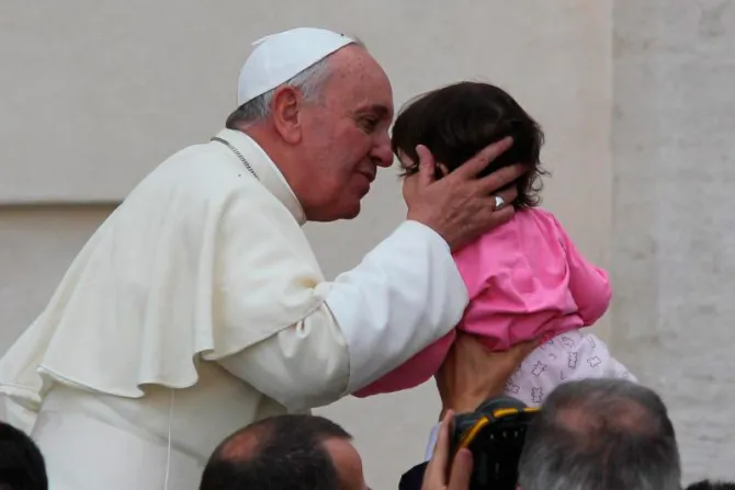 La bulla de los niños es una “música bellísima”, dice el Papa Francisco