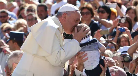 Familias numerosas son “esperanza para la sociedad”, asegura el Papa Francisco