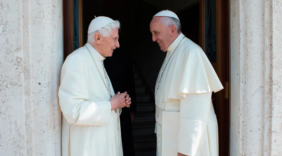 Papa Francisco con Benedicto XVI / Foto: L'Osservatore Romano?w=200&h=150