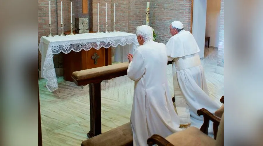 Benedicto XVI y el Papa Francisco / Foto: L'Osservatore Romano?w=200&h=150